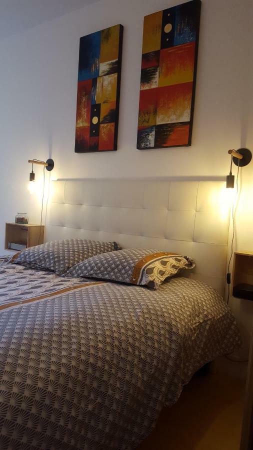 Votre Escale - Le Globe Trotteur Apartment Ниор Екстериор снимка